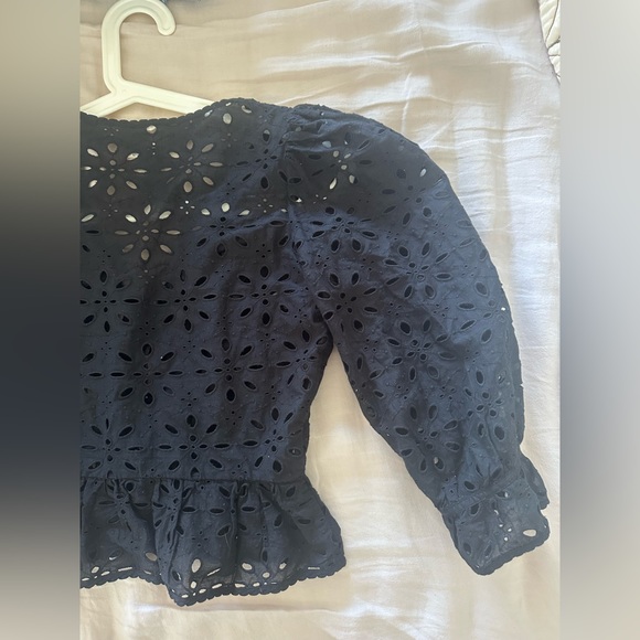 Black aritizia eyelet blouse in XS - Picture 8 of 9